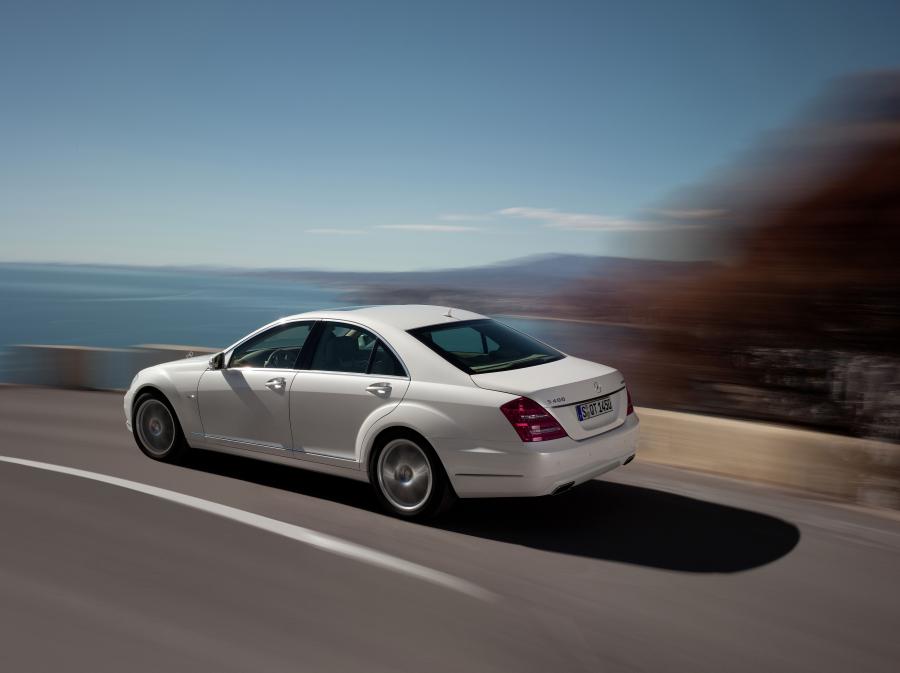  Mercedes-Benz S400 Hybrid 2009 года  (фото 6 из 14)